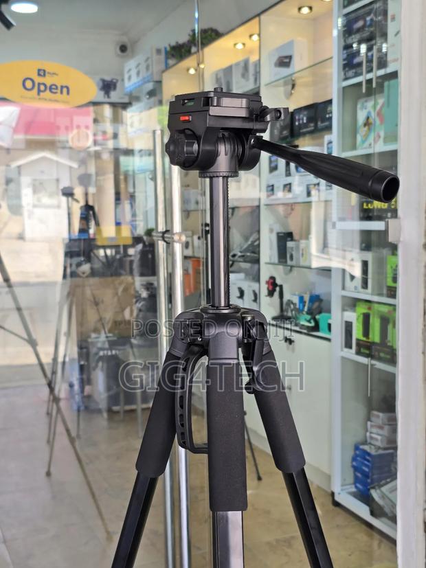 Phone and Camera Tripod 680t 180cm · Photo 1