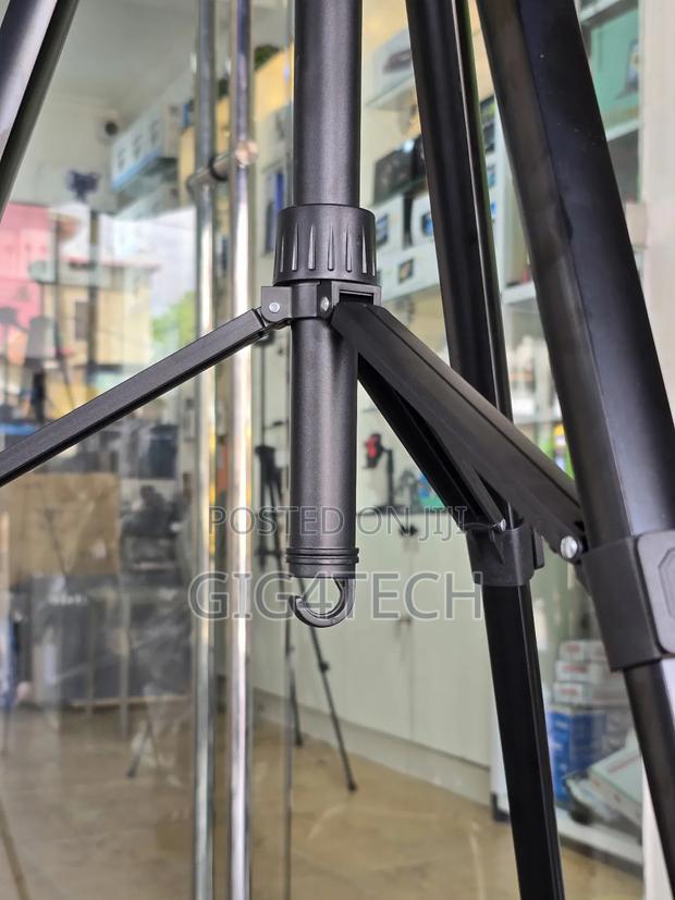 Phone and Camera Tripod 680t 180cm · Photo 5