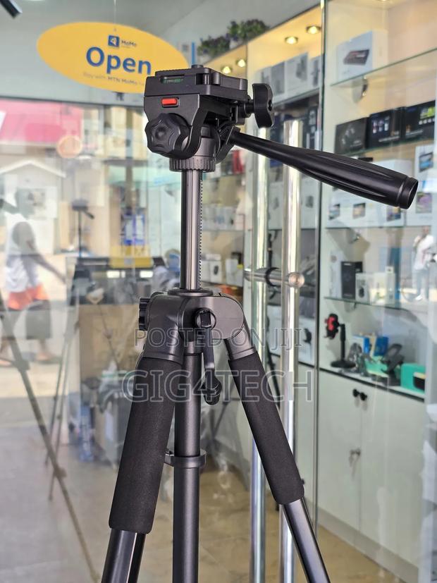 Phone and Camera Tripod 180t 182cm · Photo 2