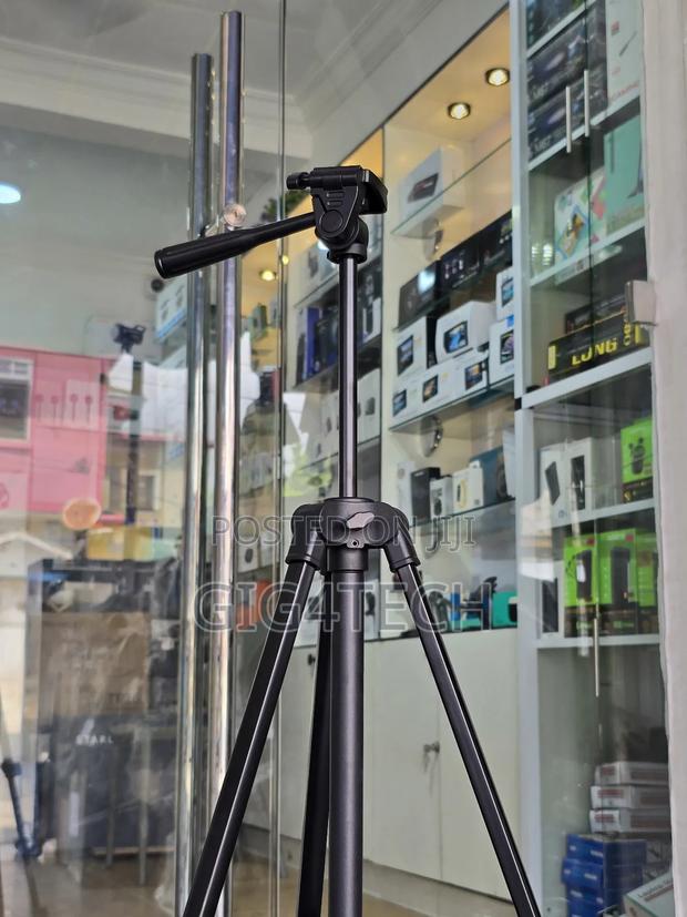 Phone and Camera Tripod 13t 125cm · Photo 2