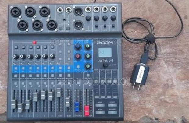 Zoom Livetrak L-8 Podcast Studio Mixer · Photo 3