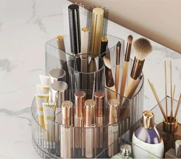 Rotating Makeup Organizer (Crystal Clear) · Photo 3