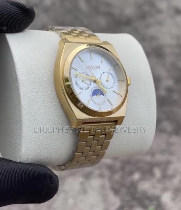 Nixon Watches · Photo 4