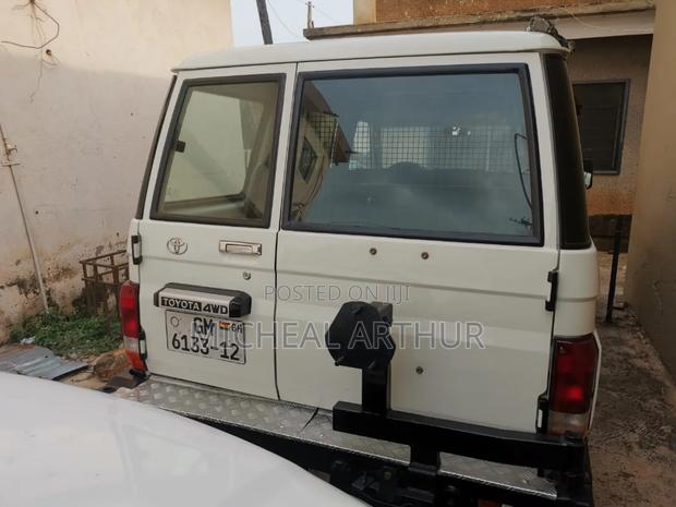 Toyota Land Cruiser 2012 White · Photo 4