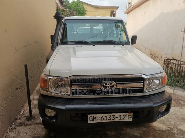 Toyota Land Cruiser 2012 White · Photo 1