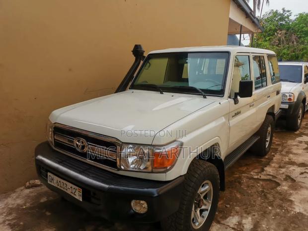 Toyota Land Cruiser 2012 White · Photo 2