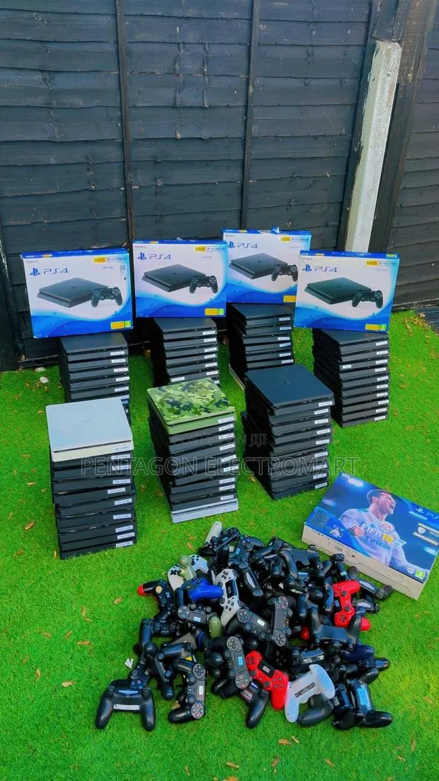PlayStation 4 Slim · Photo 1