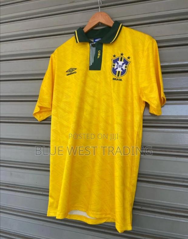 Brazil Retro Jersey · Photo 1