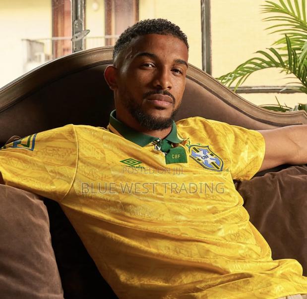 Brazil Retro Jersey · Photo 2