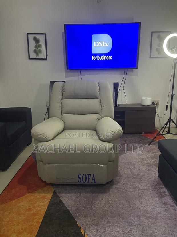 Recliner Living Room Sofa · Photo 2