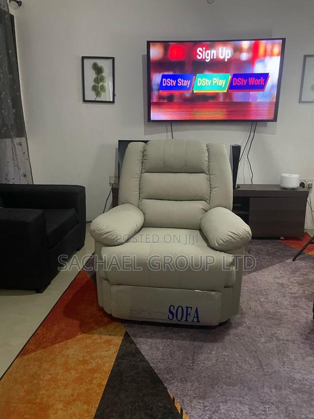 Recliner Living Room Sofa · Photo 3