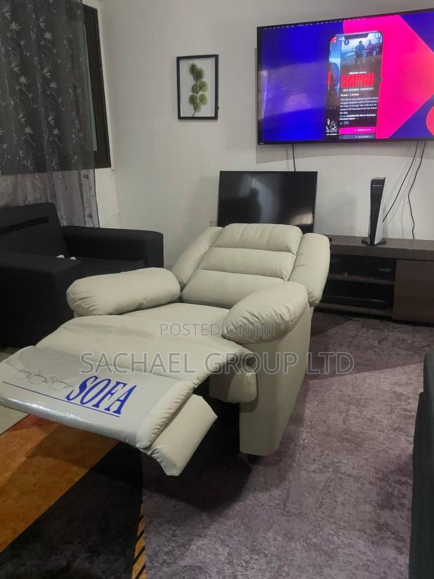 Recliner Living Room Sofa · Photo 5