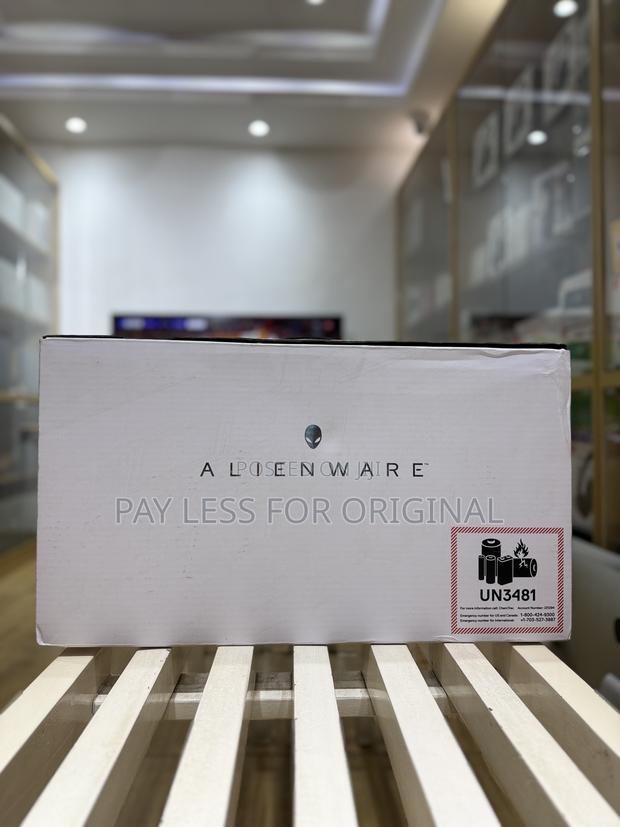 New Laptop Dell Alienware 15 R2 32GB Intel Core Ultra 7 SSD 1T · Photo 2