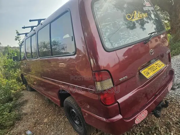 Toyota HiAce 2008 Red · Photo 8