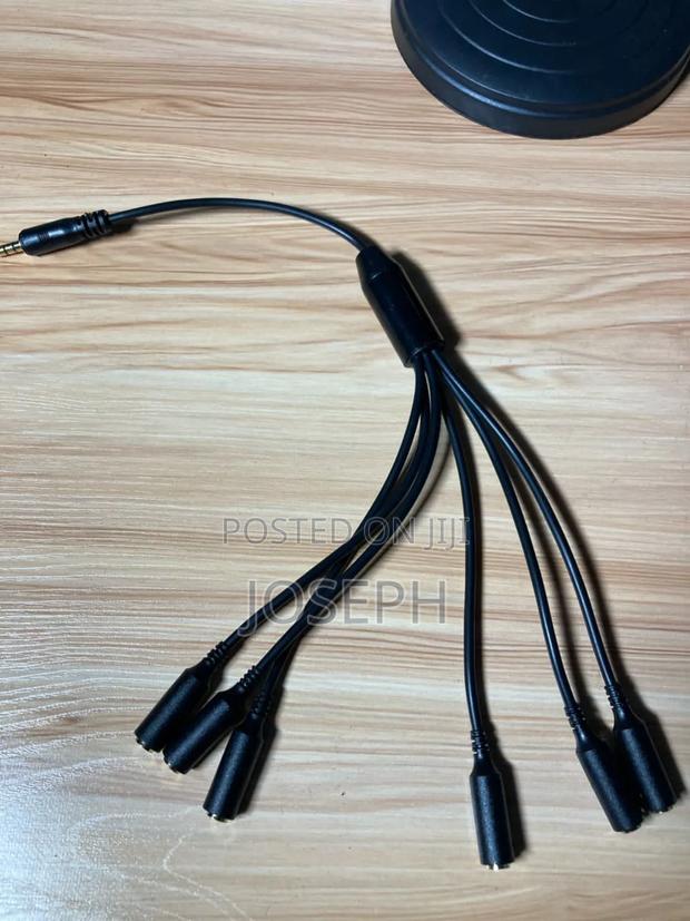 Microphone/Headphones Splitter · Photo 1