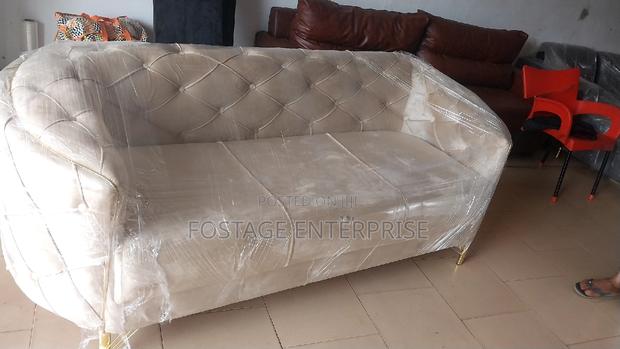Foreign Design Suede Couch · Photo 1