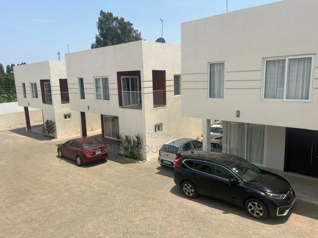 4bdrm Townhouse / Terrace in Bronko Housing, Cantonments for rent · Photo 2