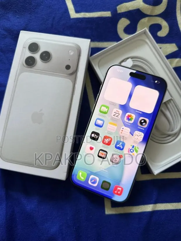Apple iPhone 17 Pro Max 512 GB Silver · Photo 1