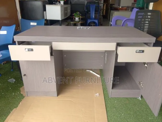 Durable Desk · Photo 1