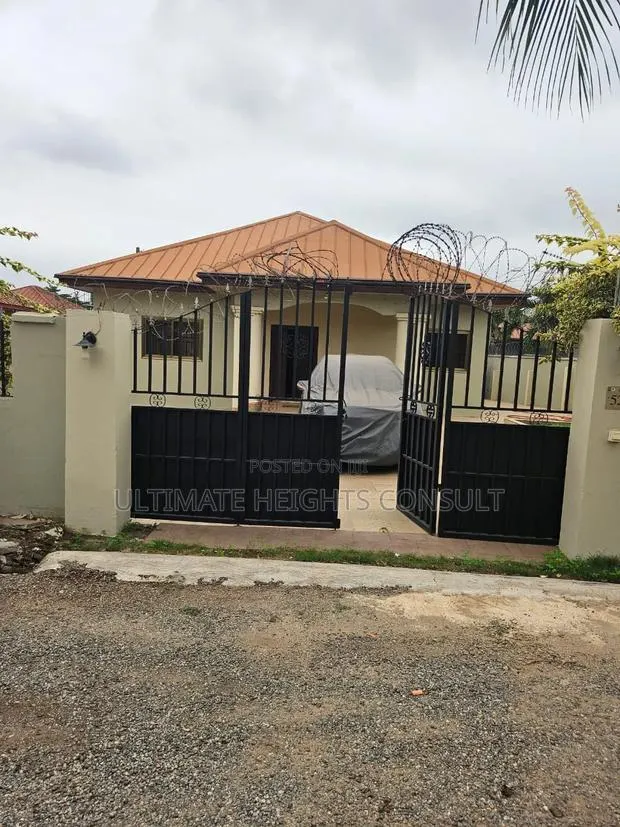 3bdrm Townhouse / Terrace in East Legon Hills, Boundary Road Area · Photo 1