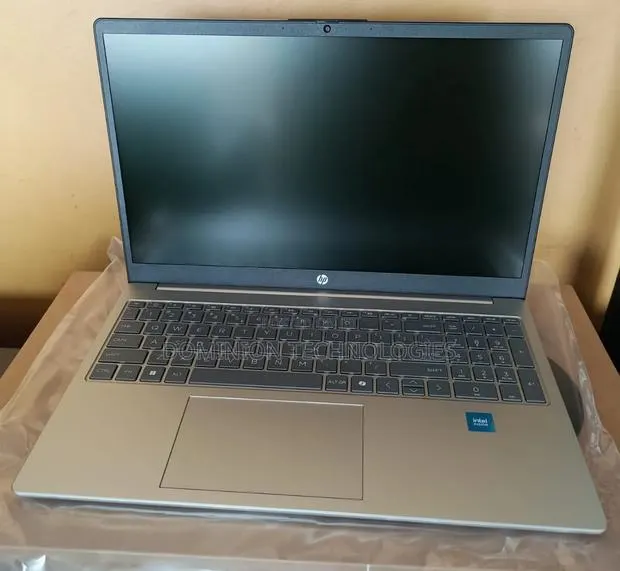 New Laptop HP 8GB HDD 512GB · Photo 1