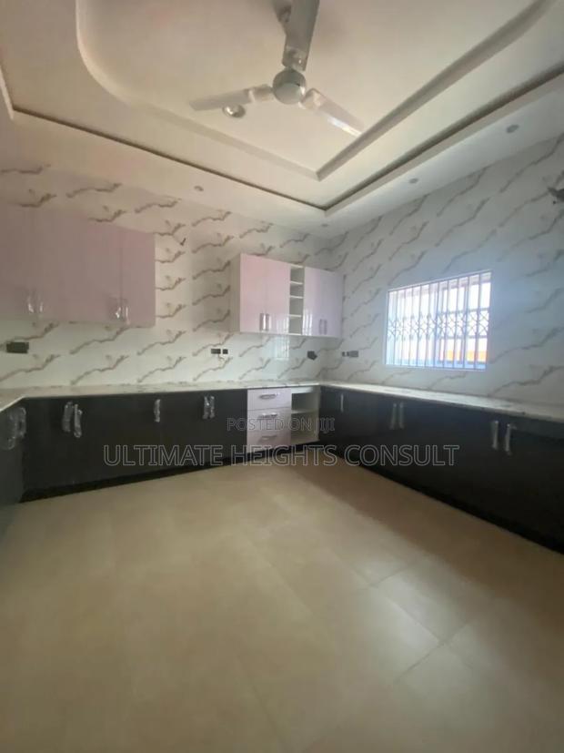 4bdrm House in Israel Achimota for sale · Photo 3