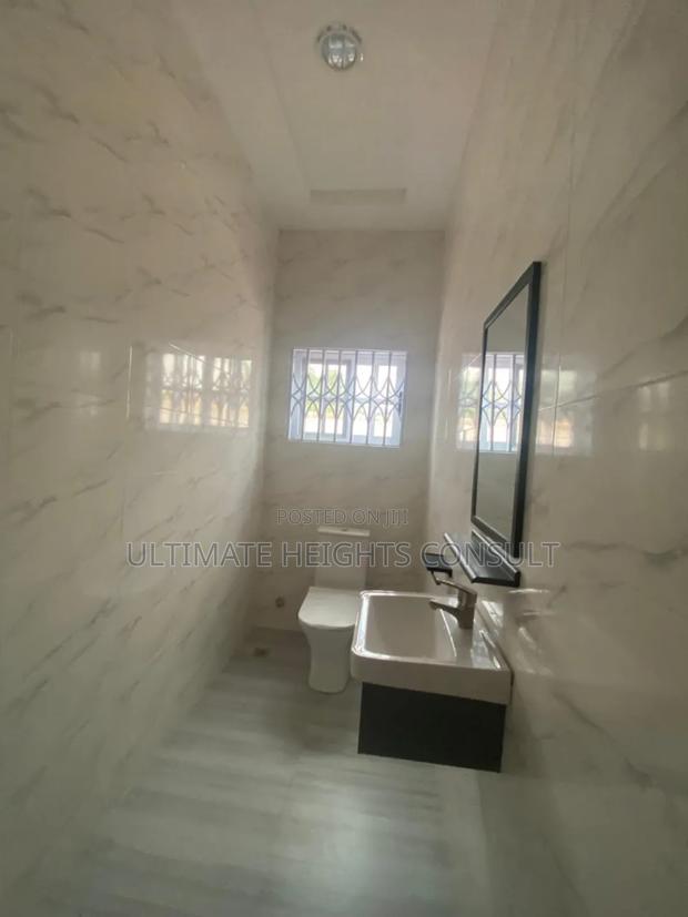 4bdrm House in Israel Achimota for sale · Photo 4