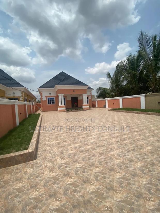 4bdrm House in Israel Achimota for sale · Photo 5
