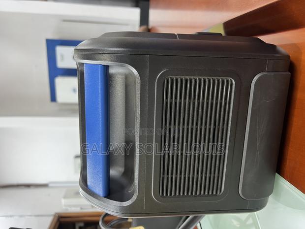 600w All in One Solar Generator · Photo 2