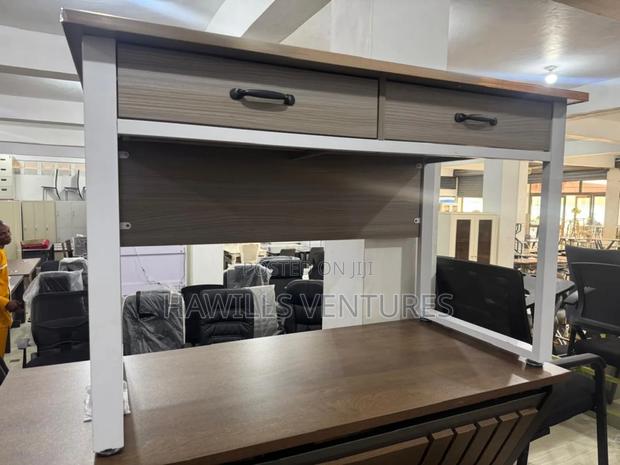 Desktop Computer Desk. · Photo 1