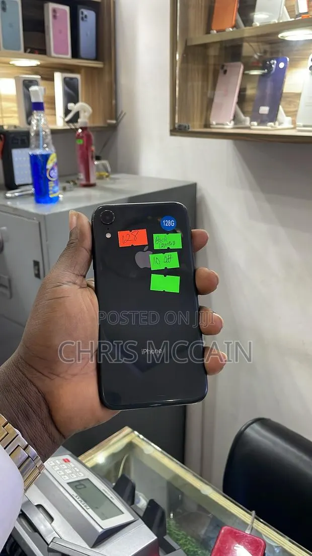 Apple iPhone XR 128 GB Black · Photo 1