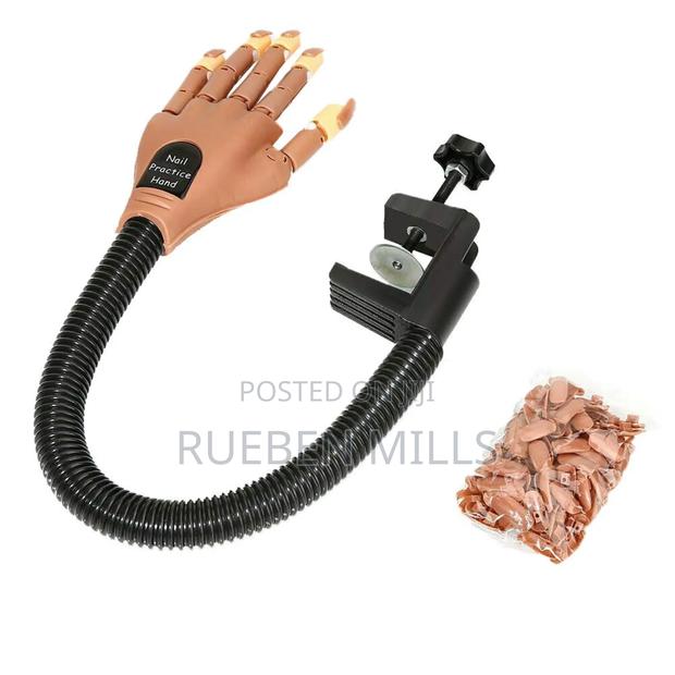 Adjustable Nail Art Model Hand for Practice · Photo 2