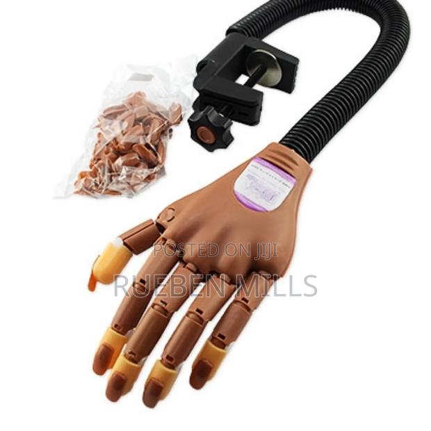 Adjustable Nail Art Model Hand for Practice · Photo 3