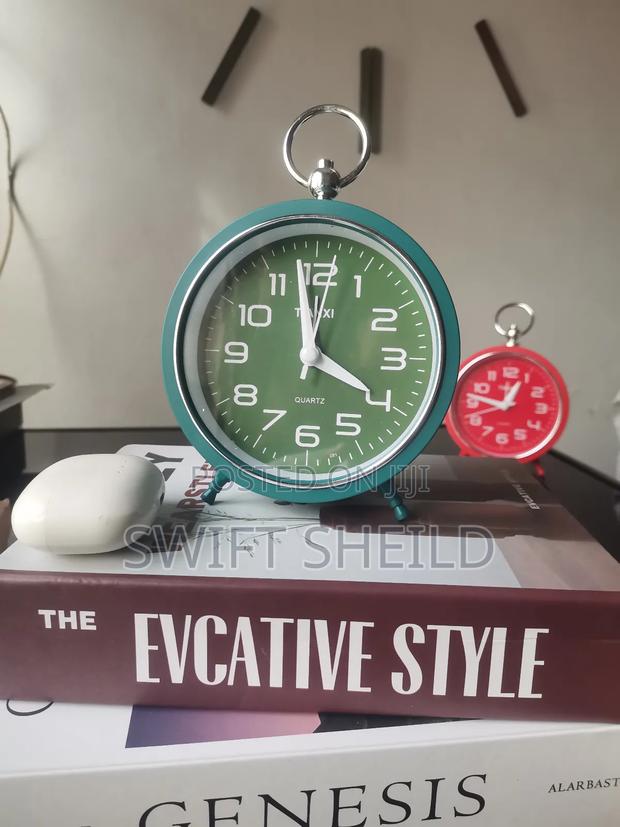 Colourful Table Shelve Alarm Clock · Photo 3