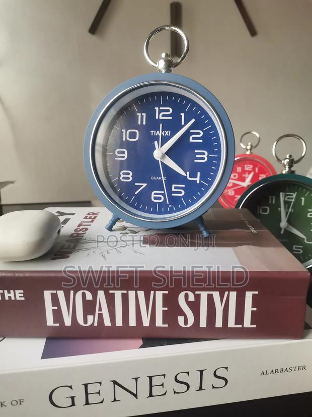 Colourful Table Shelve Alarm Clock · Photo 4