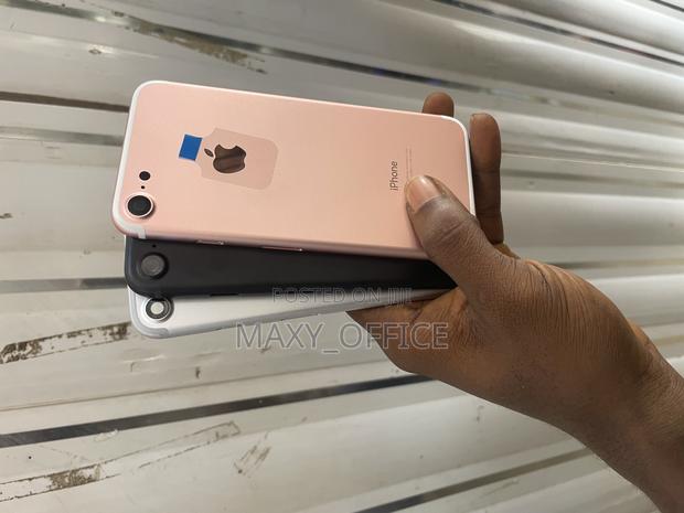 iPhone 7. Complete Housing · Photo 4