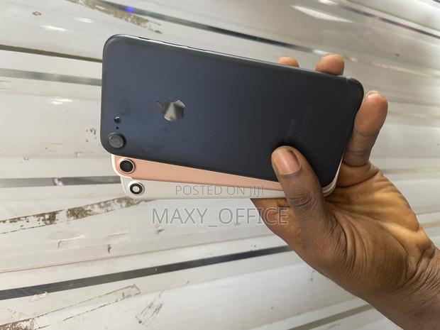 iPhone 7. Complete Housing · Photo 5