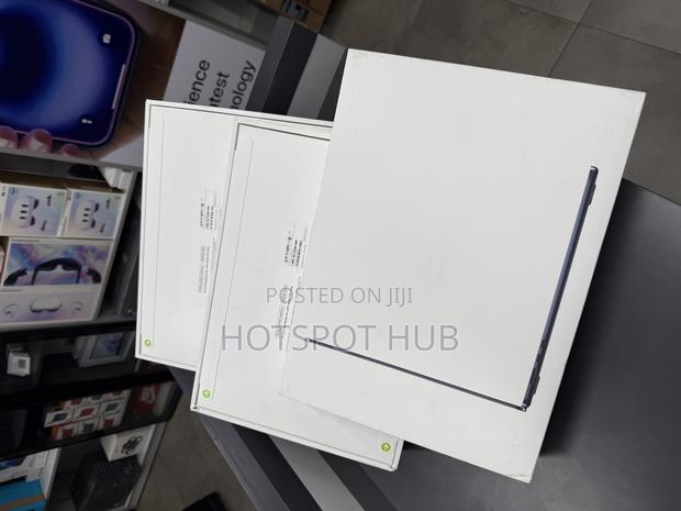 New Laptop Apple MacBook Air 16GB Intel Core M3 SSD 256GB · Photo 2