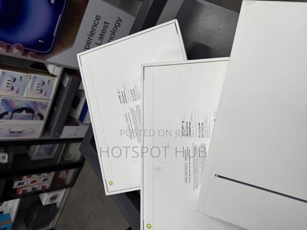 New Laptop Apple MacBook Air 16GB Intel Core M3 SSD 256GB · Photo 4