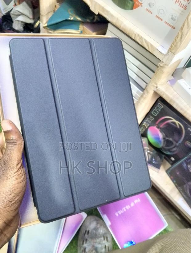 Samsung Galaxy Tab S9 Fe Smart Foldable Book Cover · Photo 1