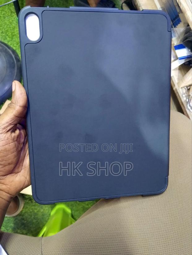 10th Generation Smart Cover Case With Space for Pencil · Photo 3