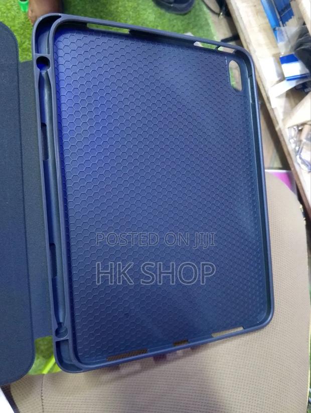 10th Generation Smart Cover Case With Space for Pencil · Photo 4