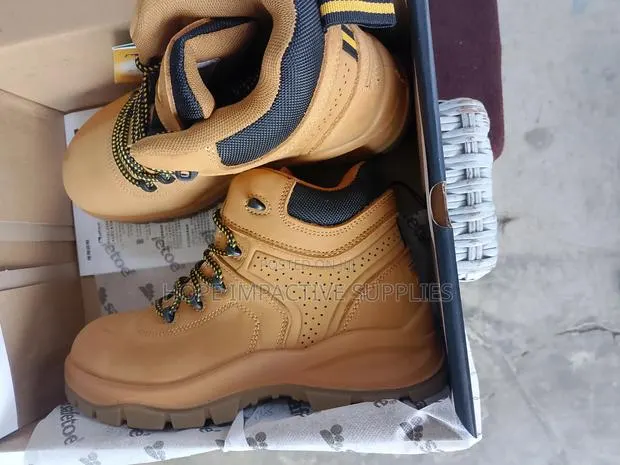 New Quality Safetoe Boot. · Photo 1
