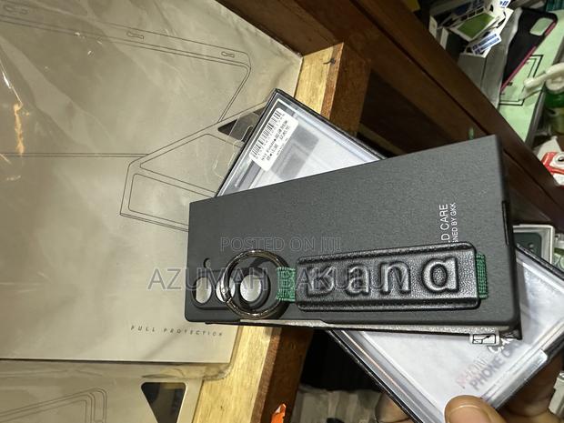 Samsung Galaxy Z Fold 6 Ultra -Thin Case With Band Holder · Photo 6