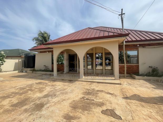 3bdrm House in Coastal, Spintex for rent · Photo 2