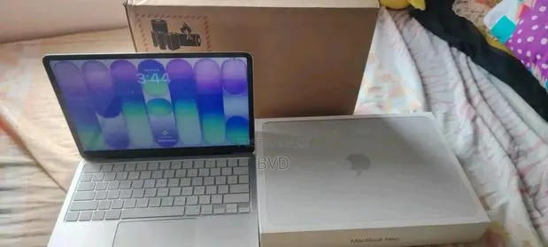 New Laptop Apple MacBook Neo 2026 8GB Apple M4 SSD 512GB · Photo 1
