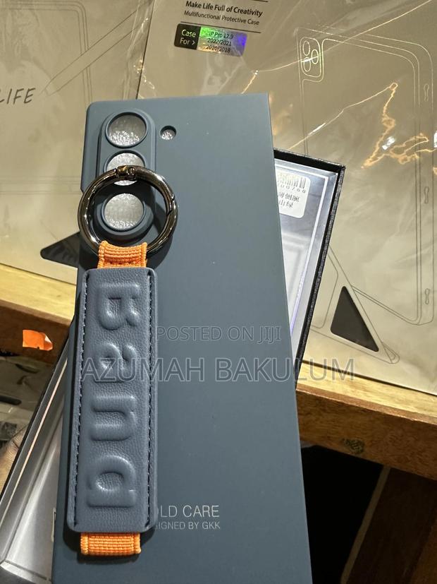 Samsung Galaxy Z Fold 6 Ultra -Thin Case With Band Holder · Photo 2