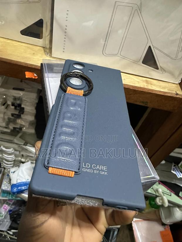 Samsung Galaxy Z Fold 6 Ultra -Thin Case With Band Holder · Photo 4