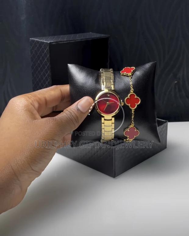 Ladies Watch With Bracelet · Photo 2