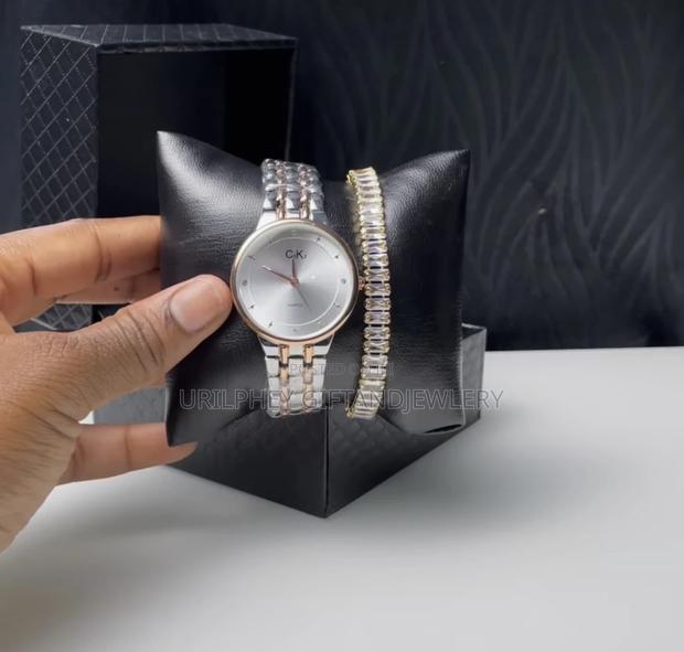 Ladies Watch With Bracelet · Photo 4